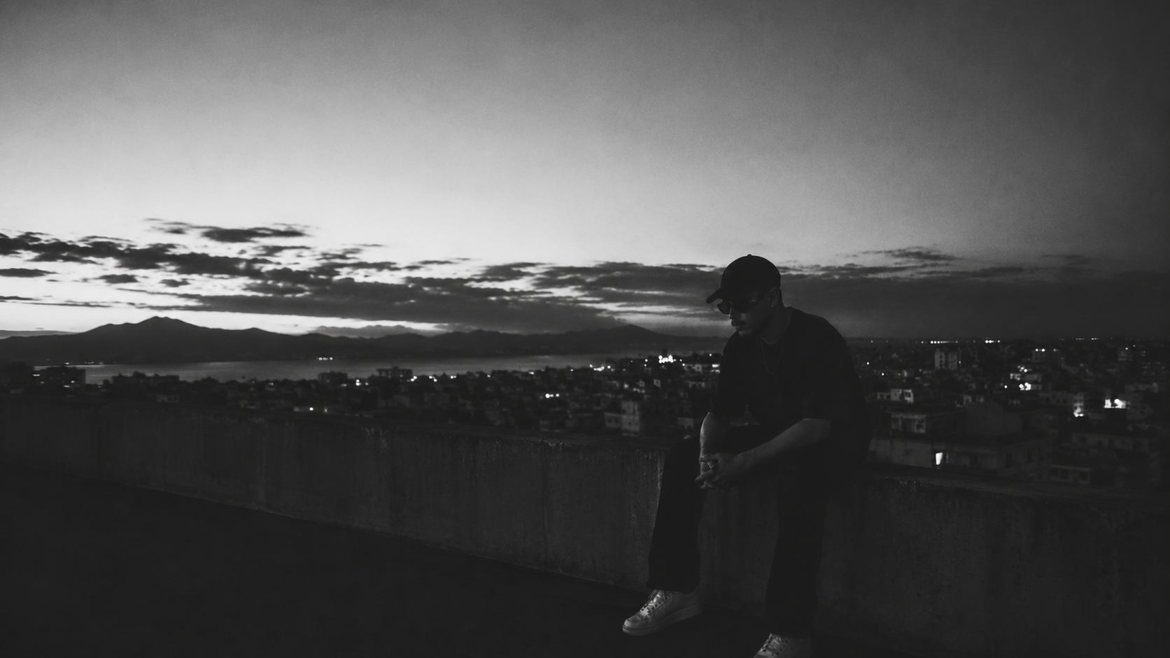 ABERCI, Afro House DJ and producer from Barcelona, cinematic black and white rooftop portrait